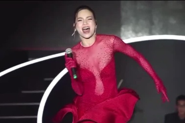 Sự cố hát nốt cao chênh phô của Hồ Ngọc Hà