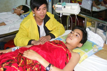 Tình cảnh nguy kịch của cậu bé mắc bệnh dị dạng mạch máu não