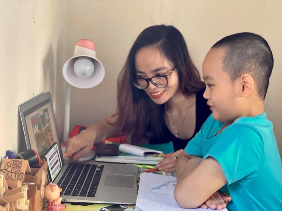 Hứa đi nhẹ, nói khẽ, cười duyên, vào lớp online là cha mẹ tăng xông - 2 Hứa đi nhẹ, nói khẽ, cười duyên, vào lớp online là cha mẹ tăng xông - 2