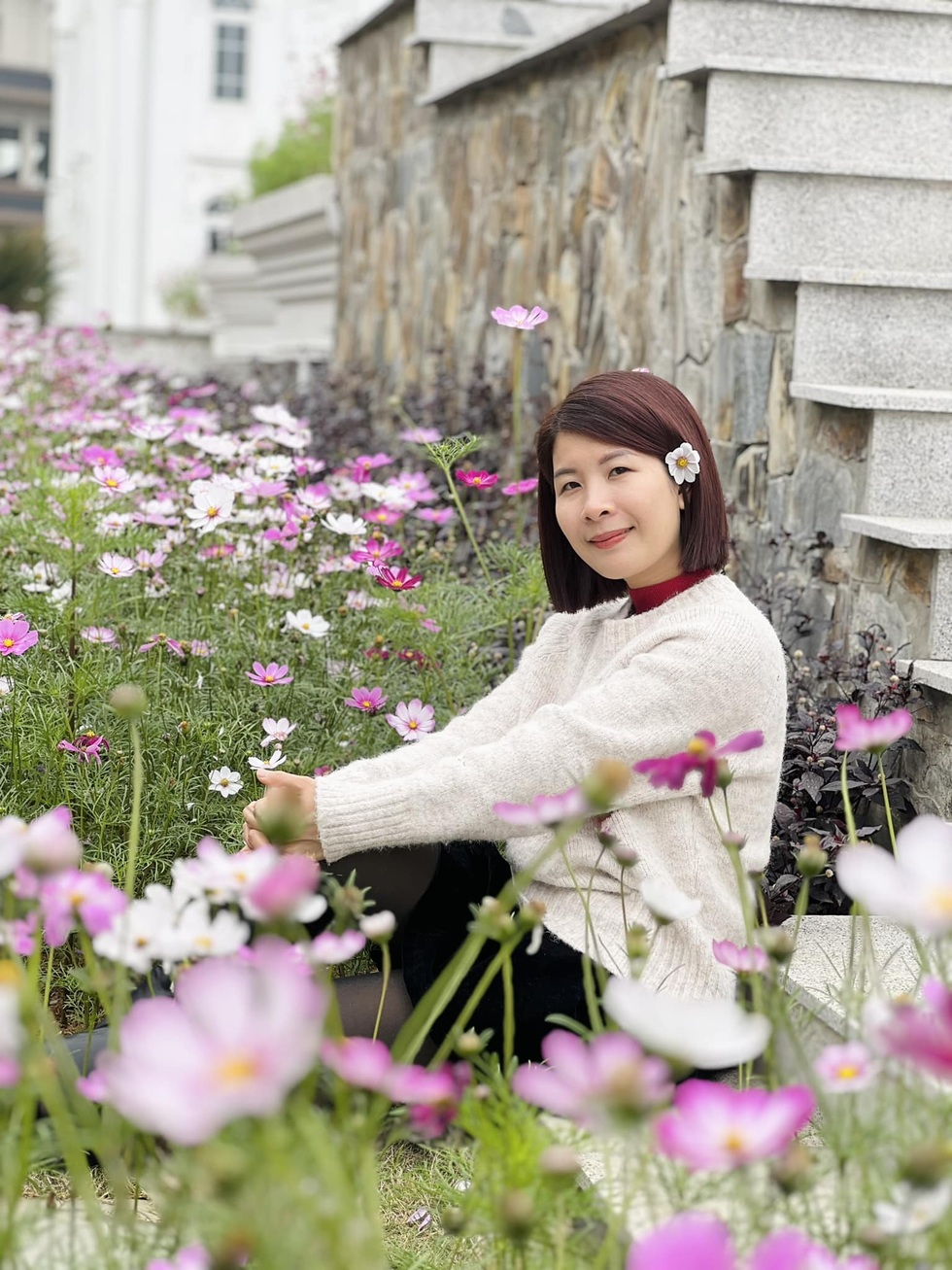 Trốn khói bụi, giám đốc ở Hà Nội về quê làm vườn 3.500m2 ngập hoa trái - 1