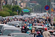 Sửa cầu Long Biên: Cấm chiều sang trung tâm, giao thông hỗn loạn