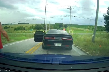 Chuyện hi hữu tài xế bị đấm vì khen xe người khác đẹp