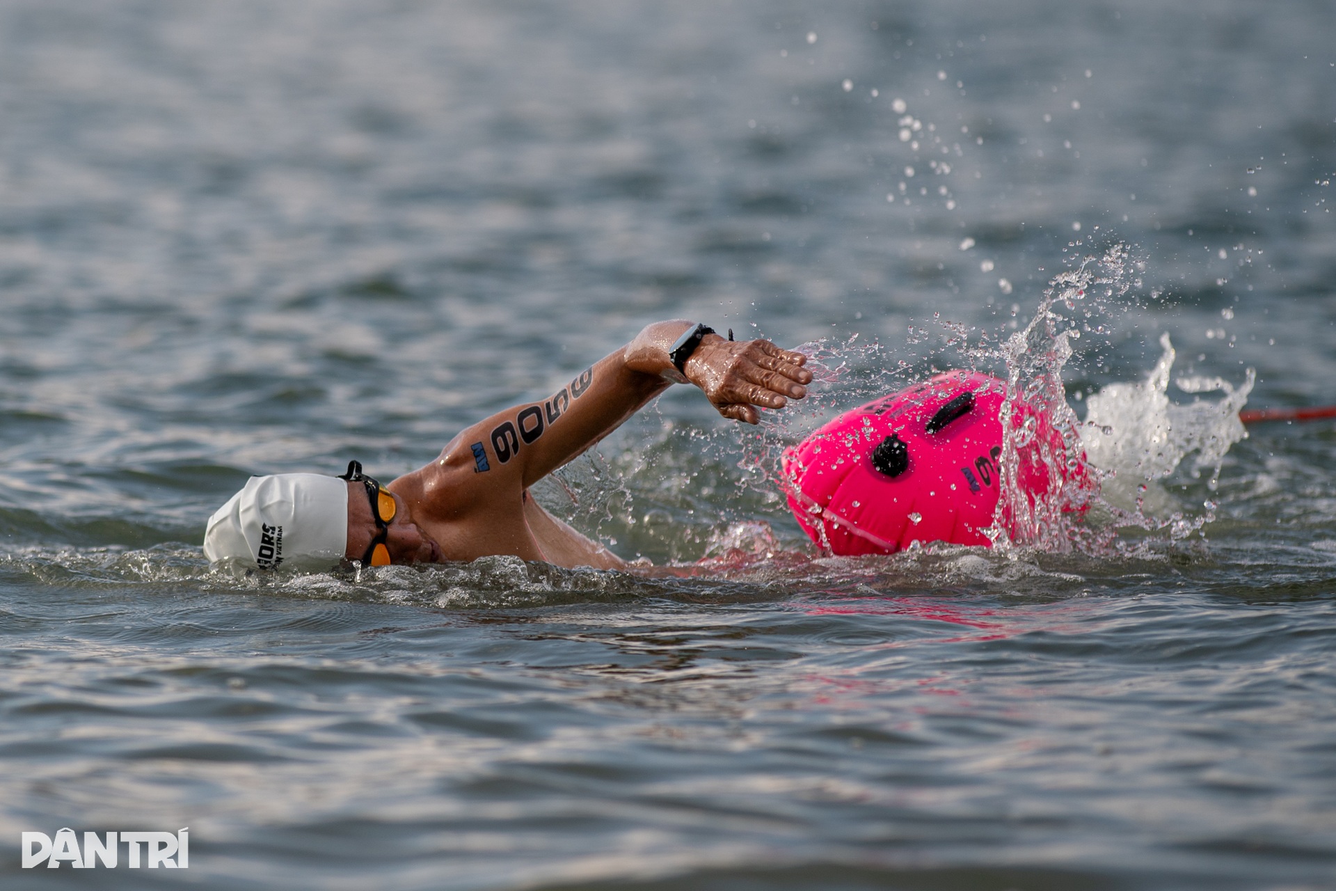 1.200 VĐV căng sức thi đấu bơi - chạy ở giải Aquathlon Warriors Van Don - 5 1.200 VĐV căng sức thi đấu bơi - chạy ở giải Aquathlon Warriors Van Don - 5