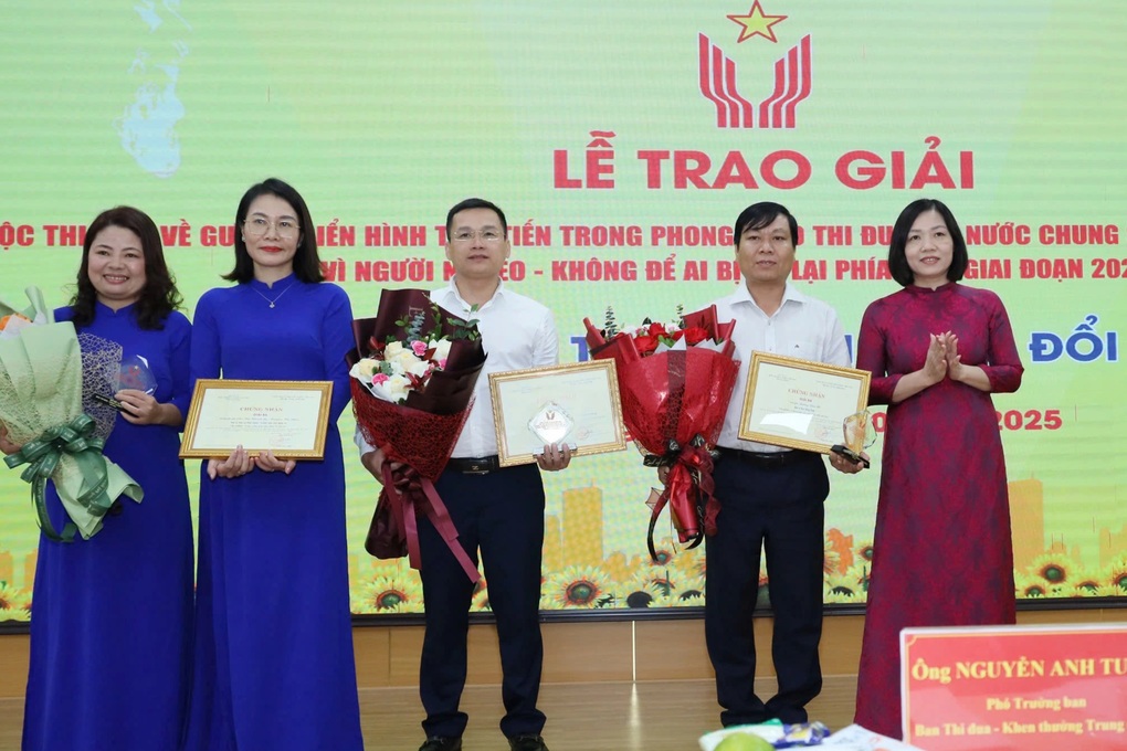 Báo Dân trí nhận 2 giải tại cuộc thi viết về các điển hình tiên tiến - 3 Báo Dân trí nhận 2 giải tại cuộc thi viết về các điển hình tiên tiến - 3