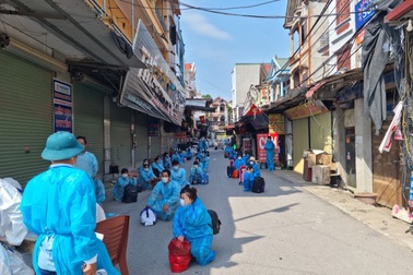 Bắc Giang đang di chuyển hàng nghìn công nhân ra khỏi ổ dịch Núi Hiểu