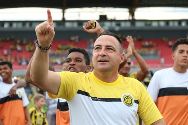 Tân binh V-League chiêu mộ HLV người Brazil