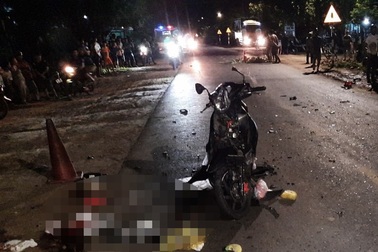 Hai xe máy va chạm khiến 4 người thương vong