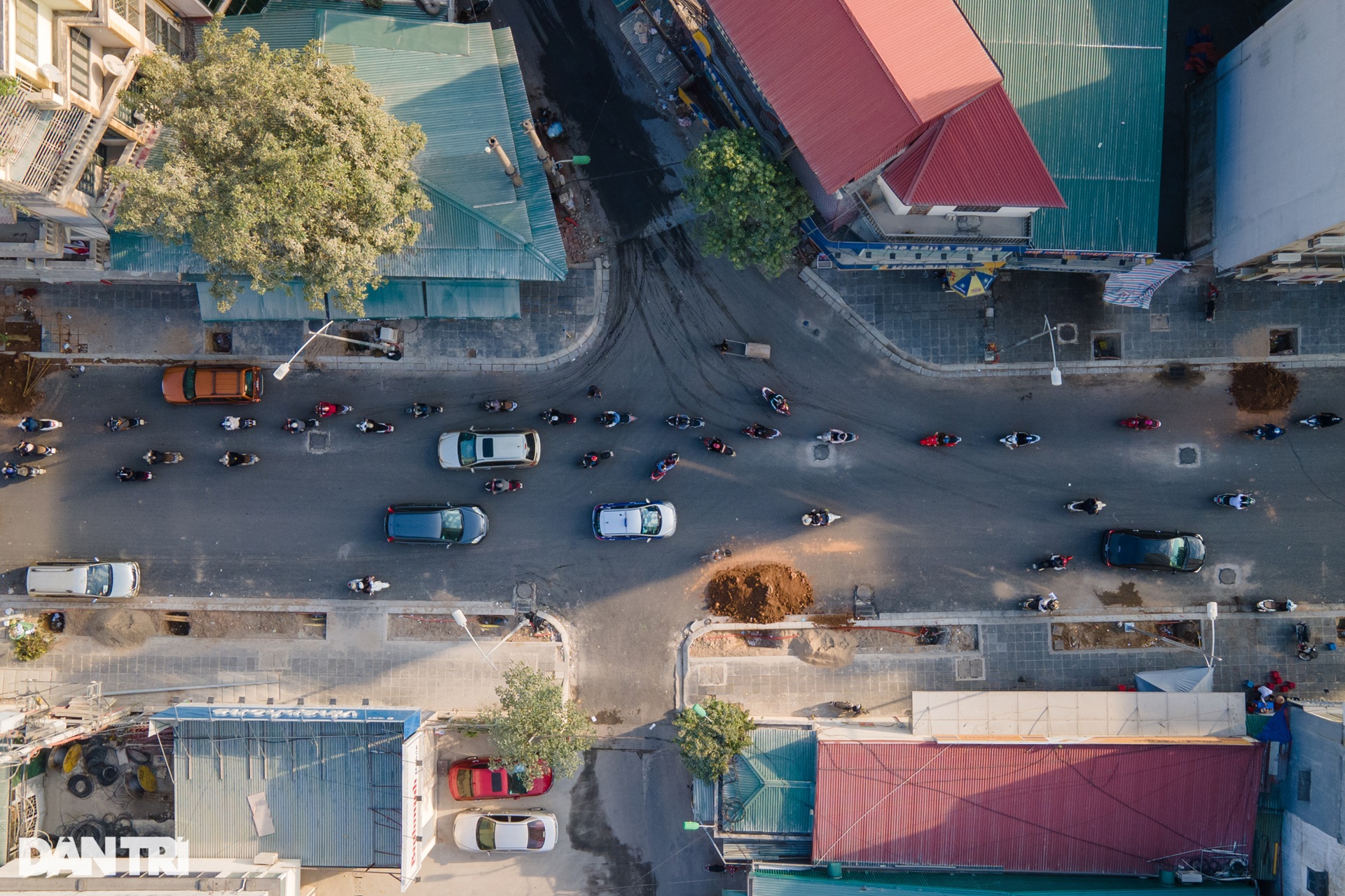 Người dân thủ đô thoát khổ trên đoạn đường 440m cải tạo 4 năm mới về đích - 7 Người dân thủ đô thoát khổ trên đoạn đường 440m cải tạo 4 năm mới về đích - 7