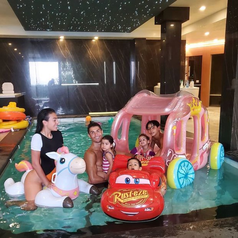 Khoảnh khắc thư giãn của gia đình C.Ronaldo - 1 Khoảnh khắc thư giãn của gia đình C.Ronaldo - 1