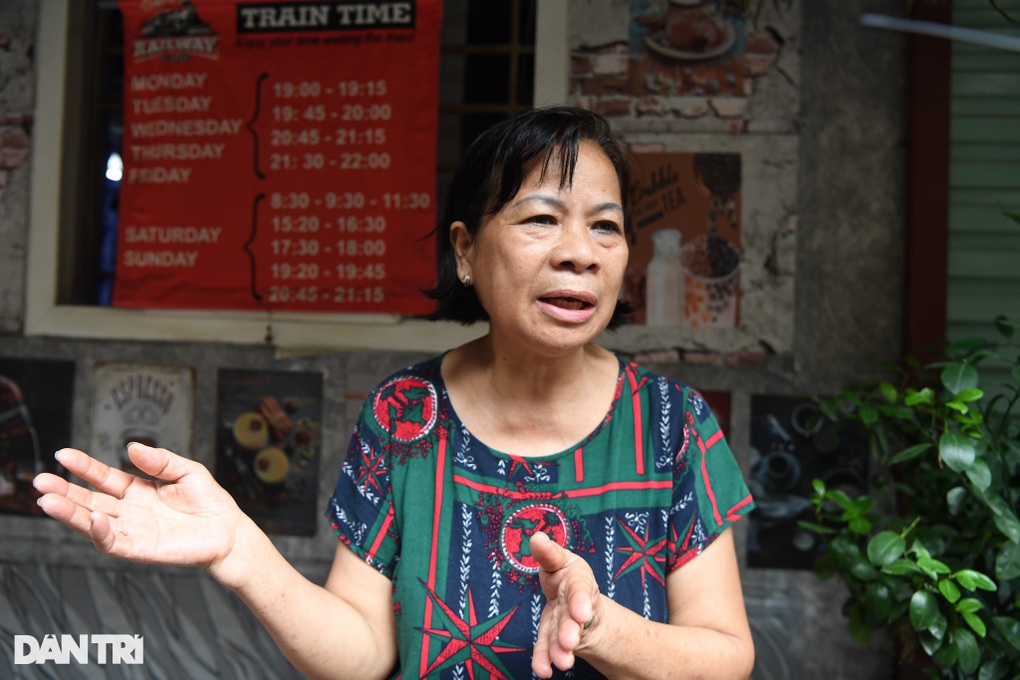 Hà Nội dựng hàng rào phong tỏa phố cà phê đường tàu - 5 Hà Nội dựng hàng rào phong tỏa phố cà phê đường tàu - 5