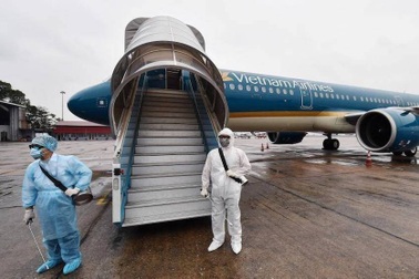 Tạm dừng chuyến bay từ các nước có Covid-19 chủng mới về Việt Nam
