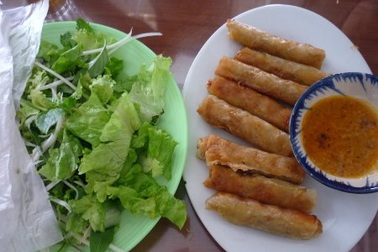 Mặn mà món Ram cuốn cải chay