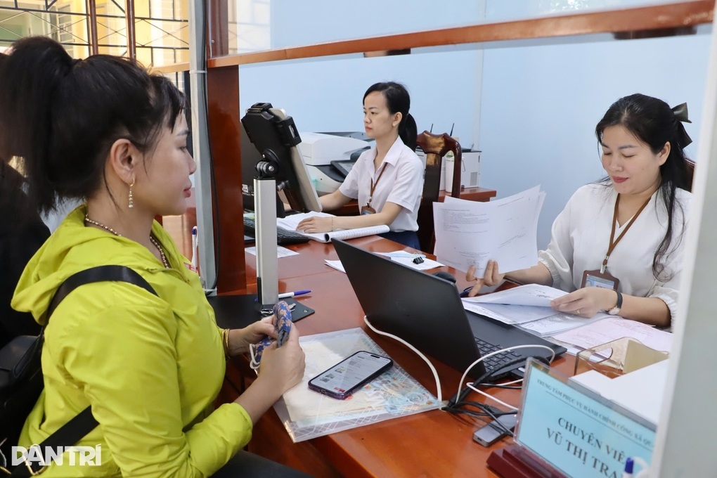 Điều động lãnh đạo cấp phó dôi dư ở tỉnh: Thêm nhạc trưởng cho xã - 3 Điều động lãnh đạo cấp phó dôi dư ở tỉnh: Thêm nhạc trưởng cho xã - 3