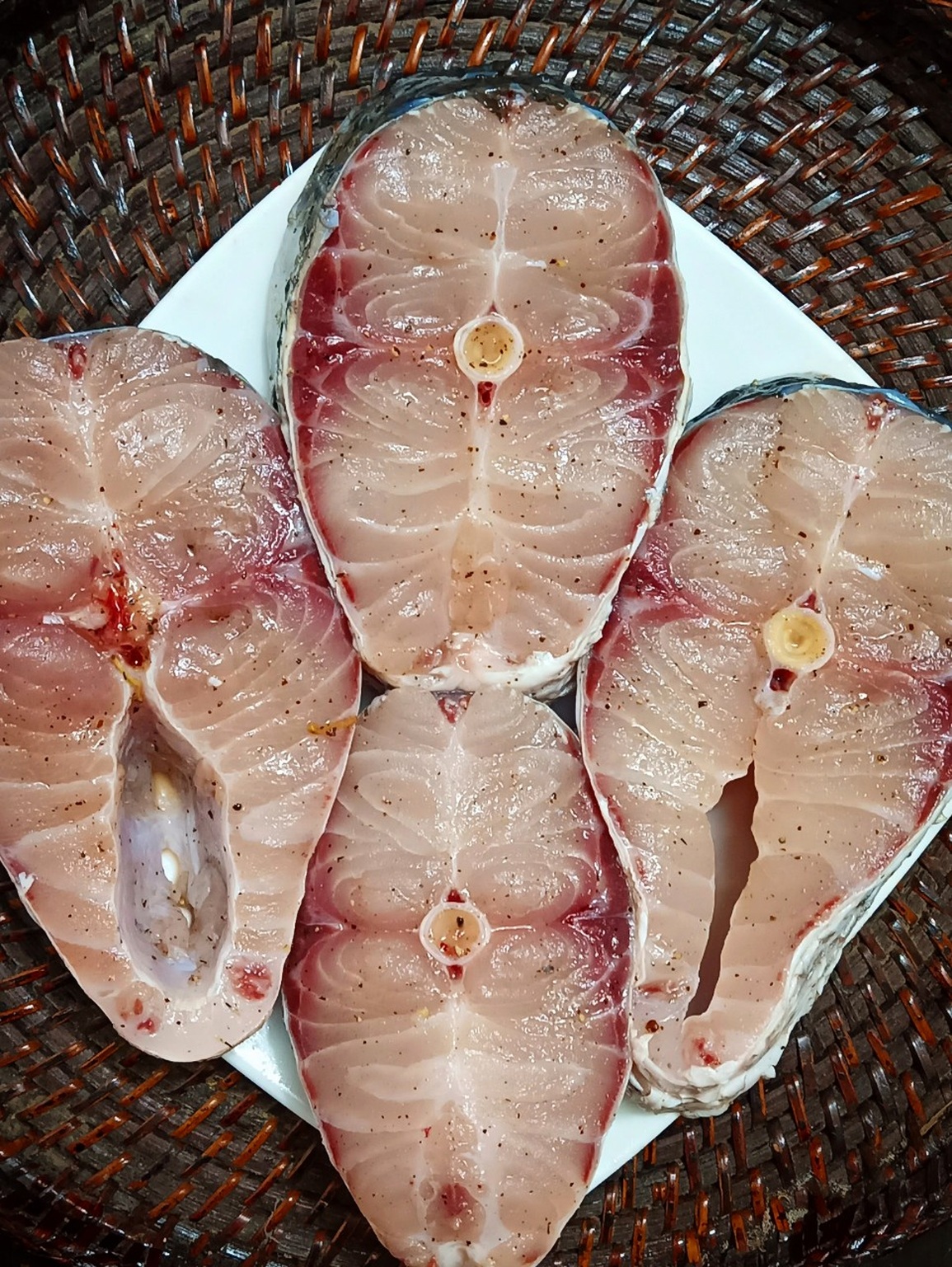 Trời se lạnh thử món cá trắm kho đưa cơm, kỳ công vài tiếng mới ra lò - 3 Trời se lạnh thử món cá trắm kho đưa cơm, kỳ công vài tiếng mới ra lò - 3