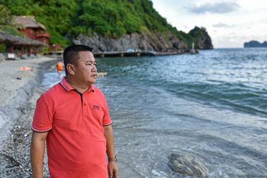 Chuyện về người đàn ông gốc Hà Nội bán hết gia sản ra đảo làm "người rừng"