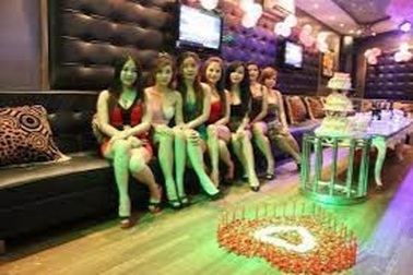 Đà Nẵng: Ưu tiên xét nghiệm Covid-19 với nhân viên vũ trường, karaoke