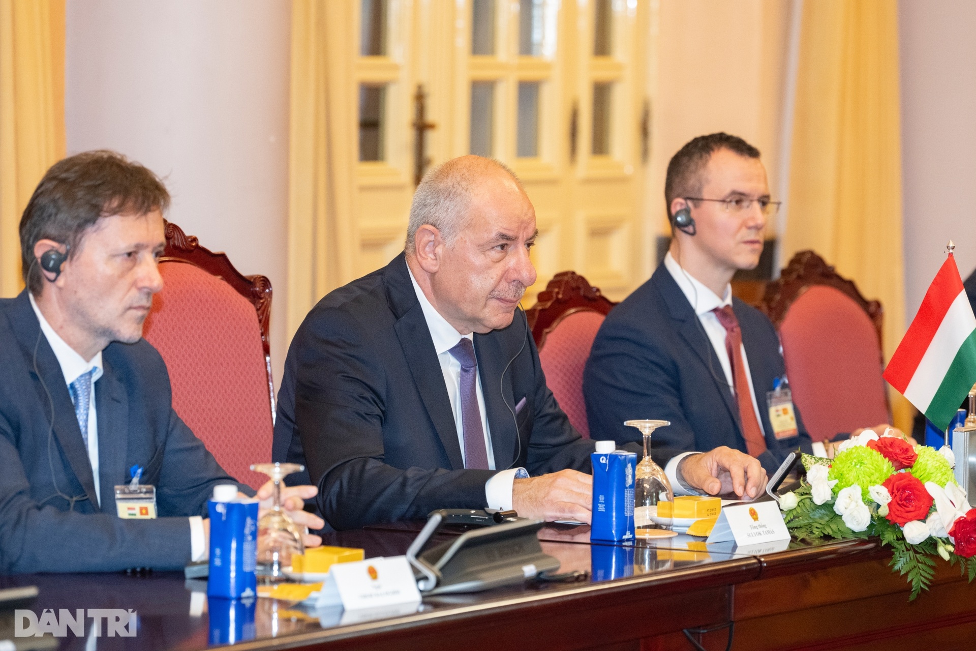 Trang trọng lễ đón Tổng thống Hungary thăm chính thức Việt Nam - 12 Trang trọng lễ đón Tổng thống Hungary thăm chính thức Việt Nam - 12