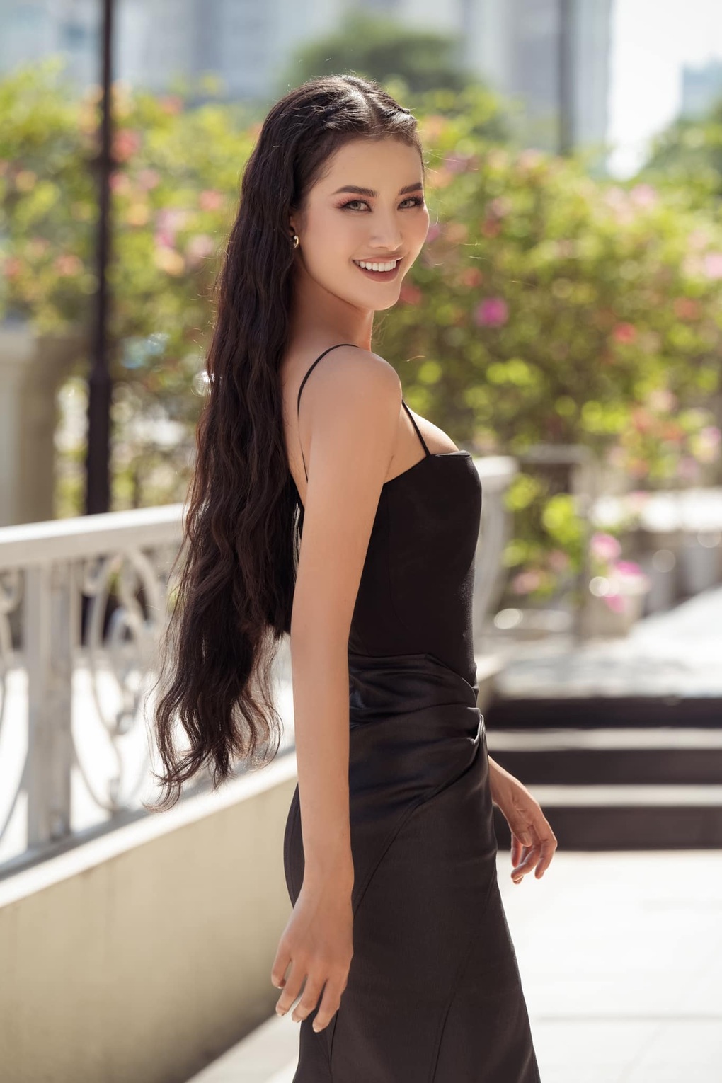 Hương Ly gây sốt khi diện bikini nhỏ xíu khoe cơ bụng số 11 gợi cảm - 4 Hương Ly gây sốt khi diện bikini nhỏ xíu khoe cơ bụng số 11 gợi cảm - 4