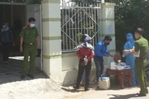 Ba mẹ con tử vong thương tâm trong nhà kho