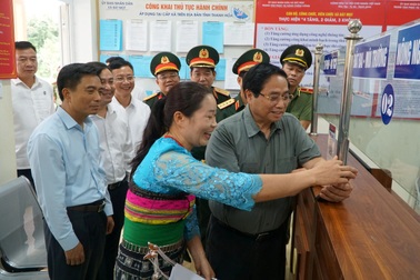 Thủ tướng: Bố trí thêm cán bộ về các xã đang quá tải công việc