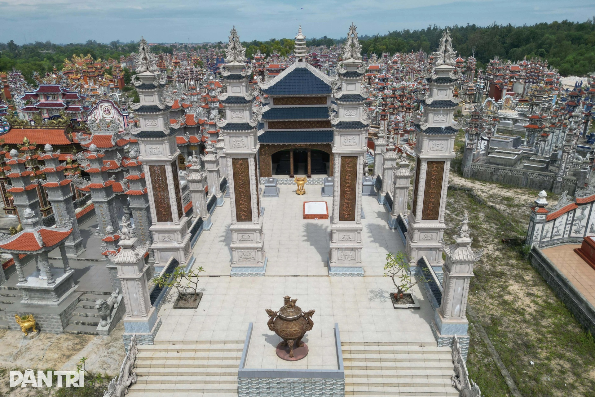 Thành phố lăng mộ tiền tỷ ở làng chài nghèo khó một thời - 5 Thành phố lăng mộ tiền tỷ ở làng chài nghèo khó một thời - 5
