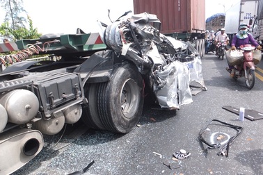 Xe đám cưới gặp nạn nghiêm trọng, 2 người thân của chú rể tử vong