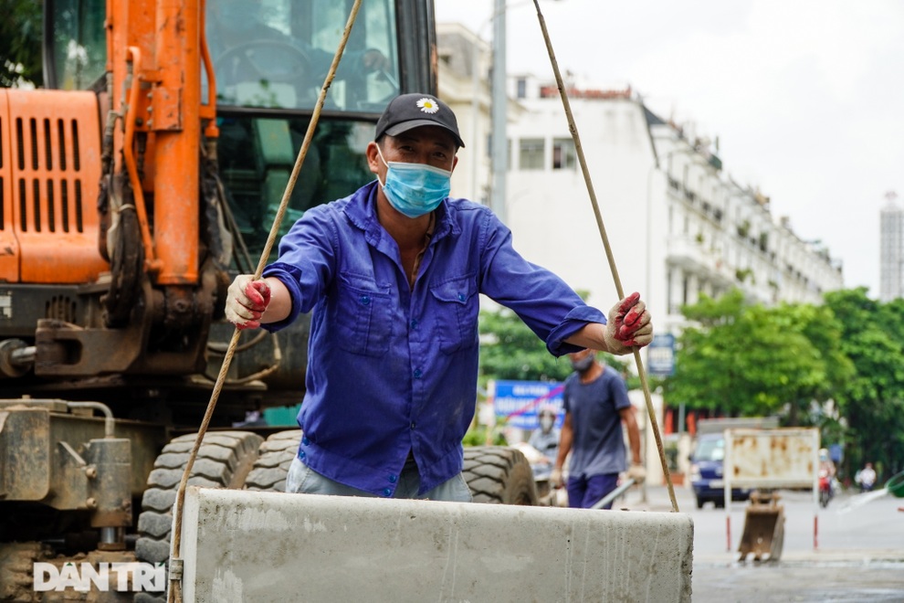 Hà Nội: Diện mạo mới đường Tôn Thất Thuyết sau khi xén dải phân cách - 2 Hà Nội: Diện mạo mới đường Tôn Thất Thuyết sau khi xén dải phân cách - 2