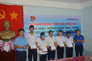Sóc Trăng: Nhiều đơn vị đồng hành "tiếp sức" sĩ tử