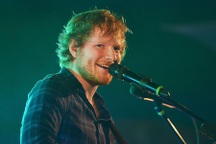 Một fan bị bắt vì… hát nhạc của Ed Sheeran