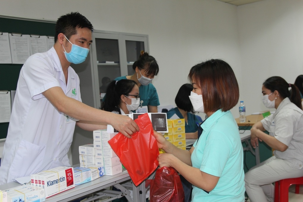 Hà Nội giám sát việc cung ứng thuốc tại các bệnh viện công lập - 1 Hà Nội giám sát việc cung ứng thuốc tại các bệnh viện công lập - 1