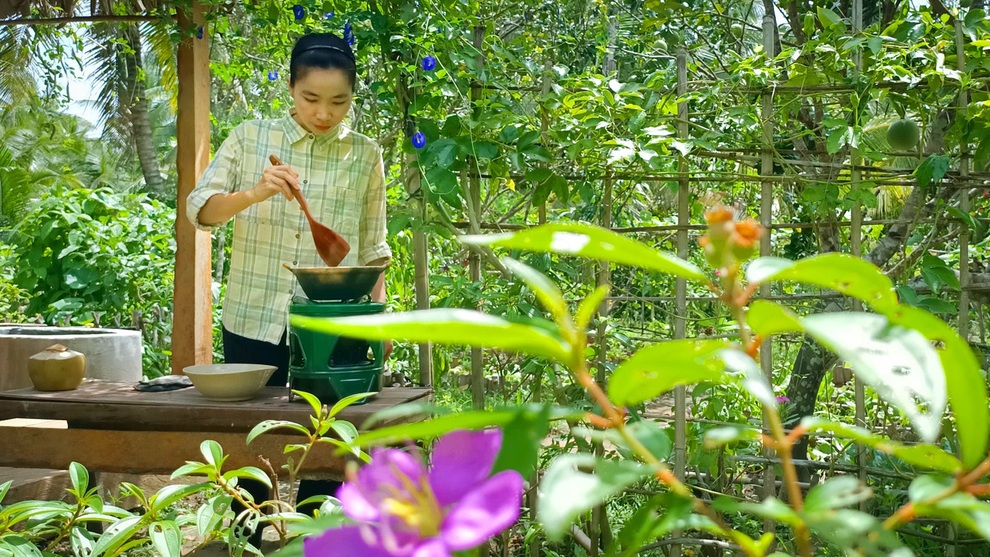 Bỏ phố về quê, cặp vợ chồng Bến Tre làm khu vườn 500m2 tràn ngập rau trái - 5 Bỏ phố về quê, cặp vợ chồng Bến Tre làm khu vườn 500m2 tràn ngập rau trái - 5