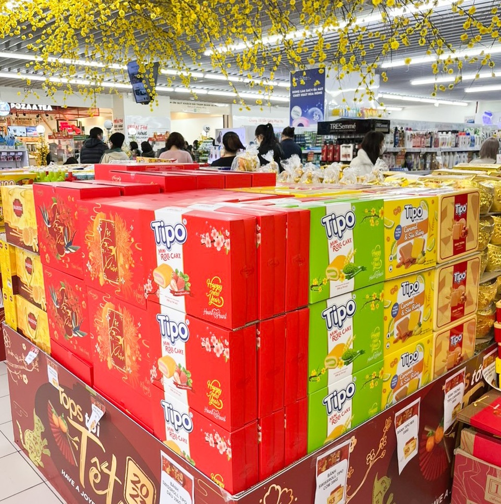 Bánh mứt kẹo Hữu Nghị hút khách dịp Tết 2023 - 2 Bánh mứt kẹo Hữu Nghị hút khách dịp Tết 2023 - 2