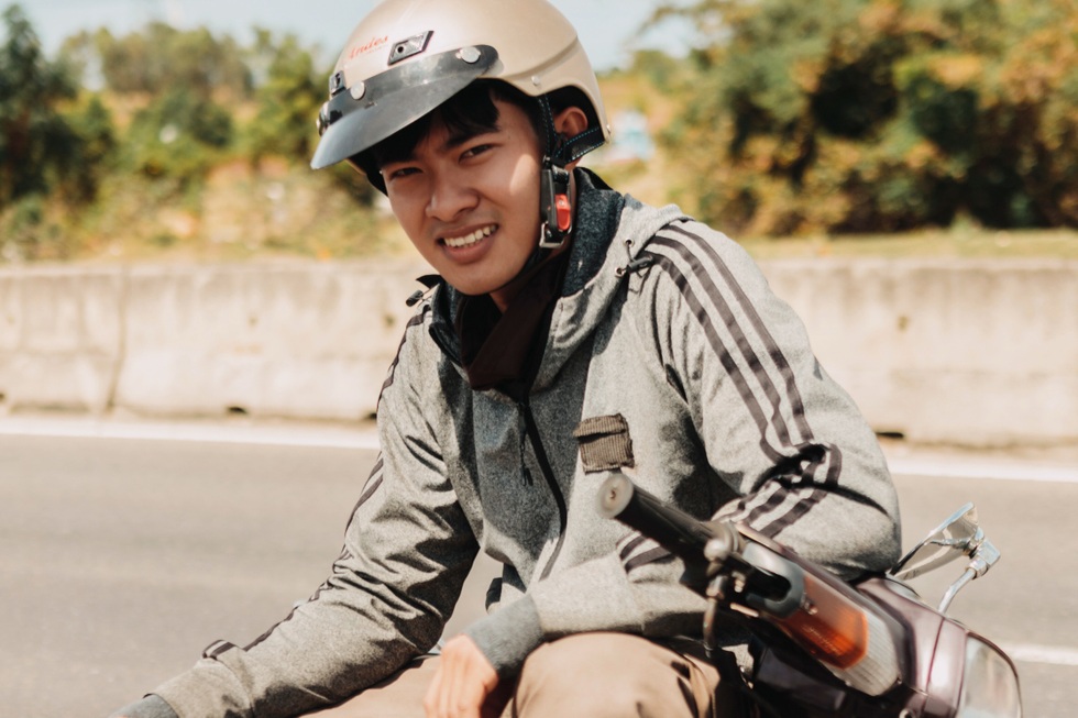 "Chàng chăn vịt" Lê Tuấn Khang gây sốt mạng, giờ ra sao khi gặp Lý Hải?