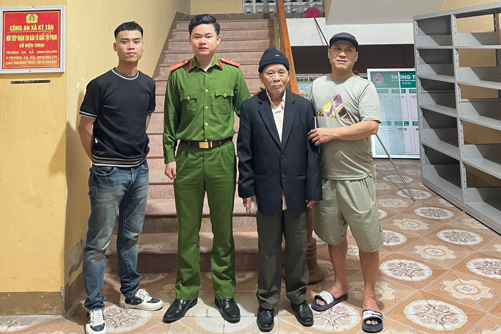 Cụ ông 87 tuổi đi lạc từ Hà Nội vào Hà Tĩnh - 1 Cụ ông 87 tuổi đi lạc từ Hà Nội vào Hà Tĩnh - 1