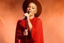 Nữ ca sĩ Pink lần đầu chia sẻ về việc mắc Covid-19