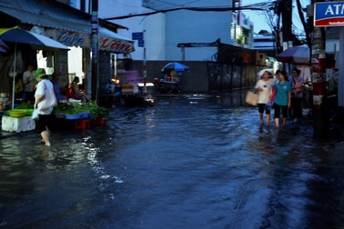 TPHCM 2 ngày liên tiếp bị ngập do mưa trái mùa