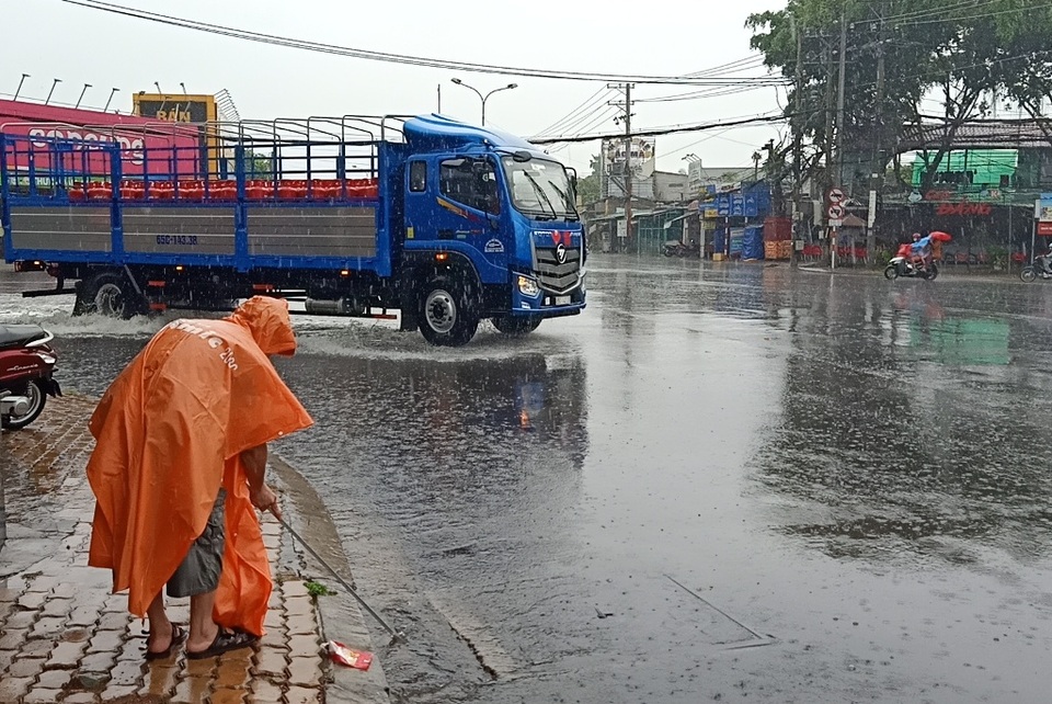 “Mưa vàng” giải nhiệt khắp Miền Tây sau bao ngày nắng hạn - 17 “Mưa vàng” giải nhiệt khắp Miền Tây sau bao ngày nắng hạn - 17