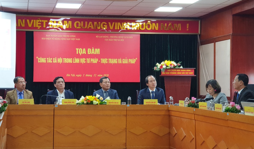 Hoàn thiện chính sách, pháp luật phát triển nghề công tác xã hội - 2 Hoàn thiện chính sách, pháp luật phát triển nghề công tác xã hội - 2
