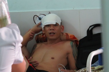 Một nhân viên nhà nghỉ bị khách trọ đâm chết