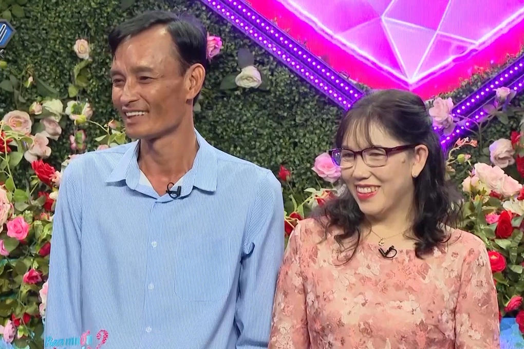 Mới gặp, nam tài xế hai lần hôn má người phụ nữ U50 chưa từng yêu ai - 1 Mới gặp, nam tài xế hai lần hôn má người phụ nữ U50 chưa từng yêu ai - 1