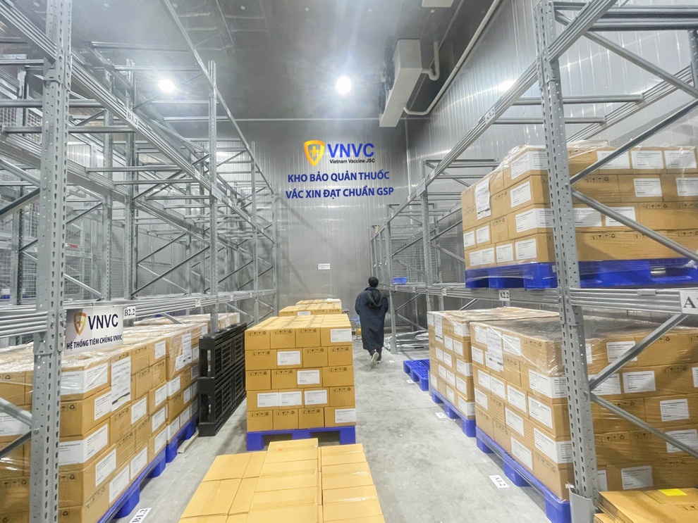 Việt Nam tiếp nhận thêm hơn 1,8 triệu liều vắc xin AstraZeneca - 1 Việt Nam tiếp nhận thêm hơn 1,8 triệu liều vắc xin AstraZeneca - 1