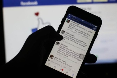 Thiếu kiến thức, phụ huynh vô tình “tiếp tay” cho kẻ xấu trên mạng xã hội