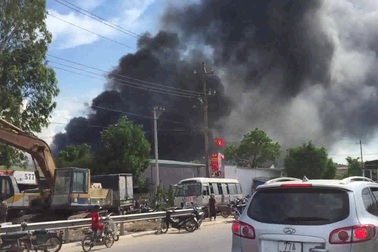 Bình Định: Cận cảnh vụ cháy kinh hoàng, 100 tỷ đồng thành tro bụi