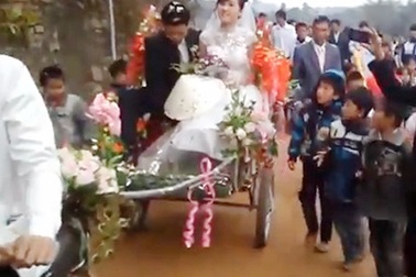 Thú vị clip đám rước dâu bằng xe cải tiến ở Nghệ An