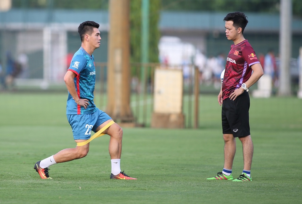 HLV Philippe Troussier nhận tin không vui từ Nguyên Mạnh, Tiến Linh - 2 HLV Philippe Troussier nhận tin không vui từ Nguyên Mạnh, Tiến Linh - 2
