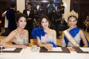 NTK Tuyết Lê làm giám khảo cùng Miss Earth 2017 và Miss Global 2022
