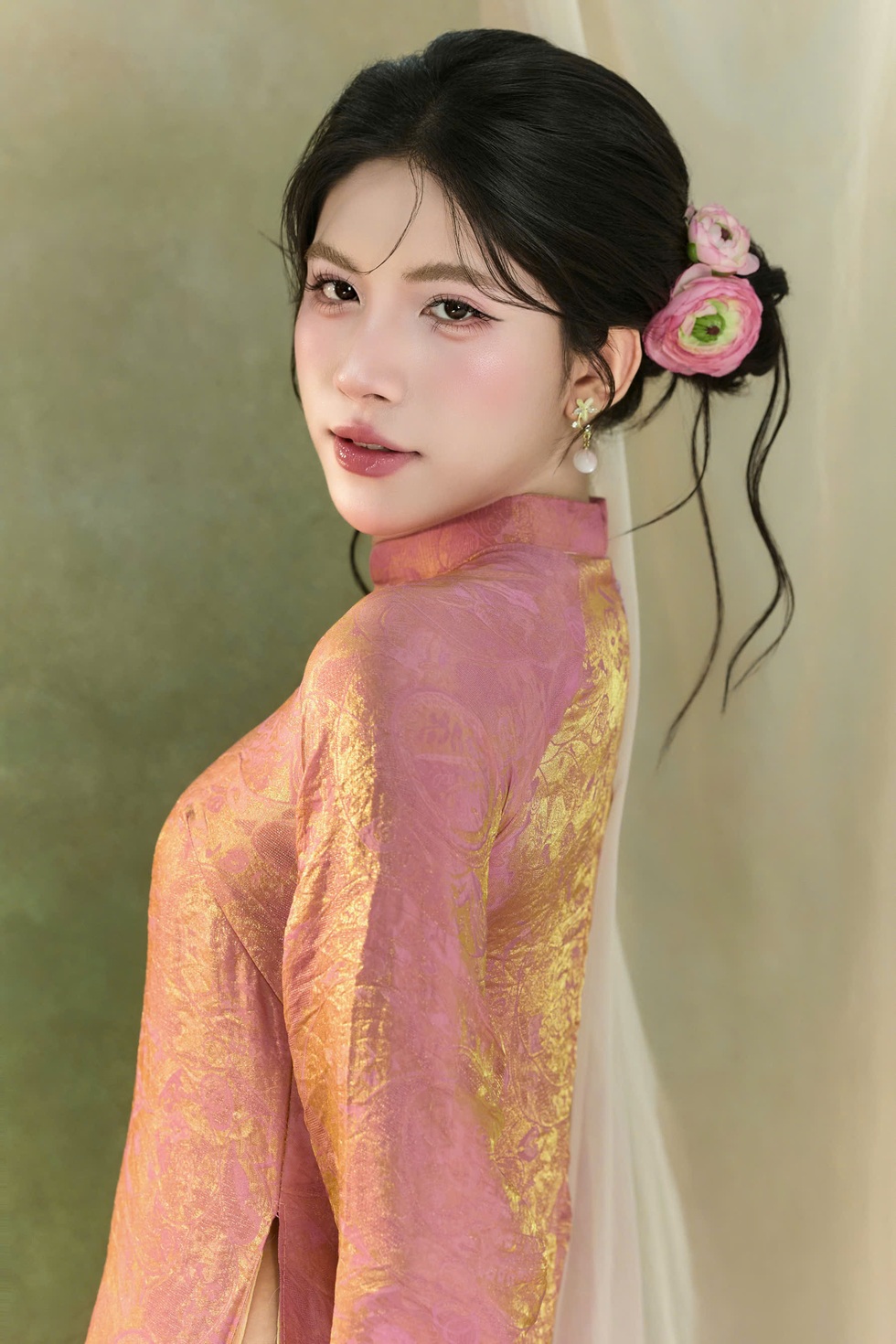 Nam sinh từng gây sốt mạng bất ngờ công khai phẫu thuật chuyển giới - 6 Nam sinh từng gây sốt mạng bất ngờ công khai phẫu thuật chuyển giới - 6