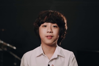 Giọng ca nhí Gia Khiêm gây xúc động với ca khúc "triệu view" về mẹ