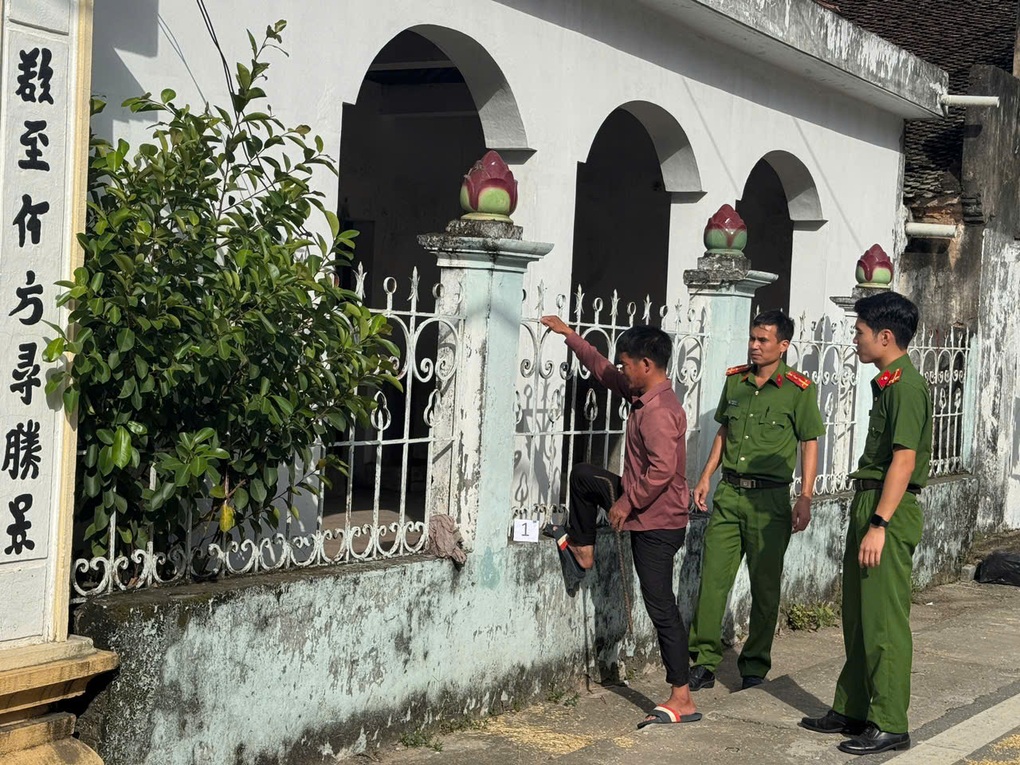 Vừa ra tù đã phá két sắt, khoắng sạch tiền 2 cơ sở tín ngưỡng ở Phú Thọ - 2 Vừa ra tù đã phá két sắt, khoắng sạch tiền 2 cơ sở tín ngưỡng ở Phú Thọ - 2