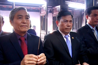 Dâng hương kỷ niệm 70 năm ngày mất chí sĩ yêu nước Huỳnh Thúc Kháng